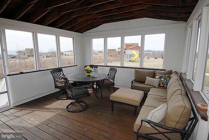 FREEZELAND MANOR - Residential