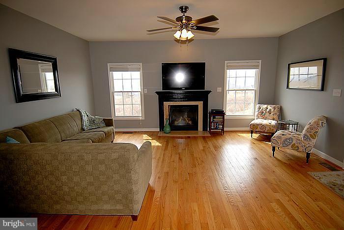 FREEZELAND MANOR - Residential