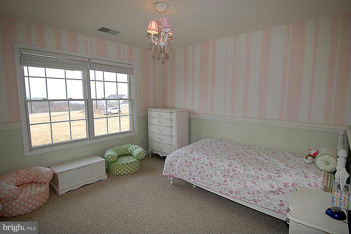 FREEZELAND MANOR - Residential