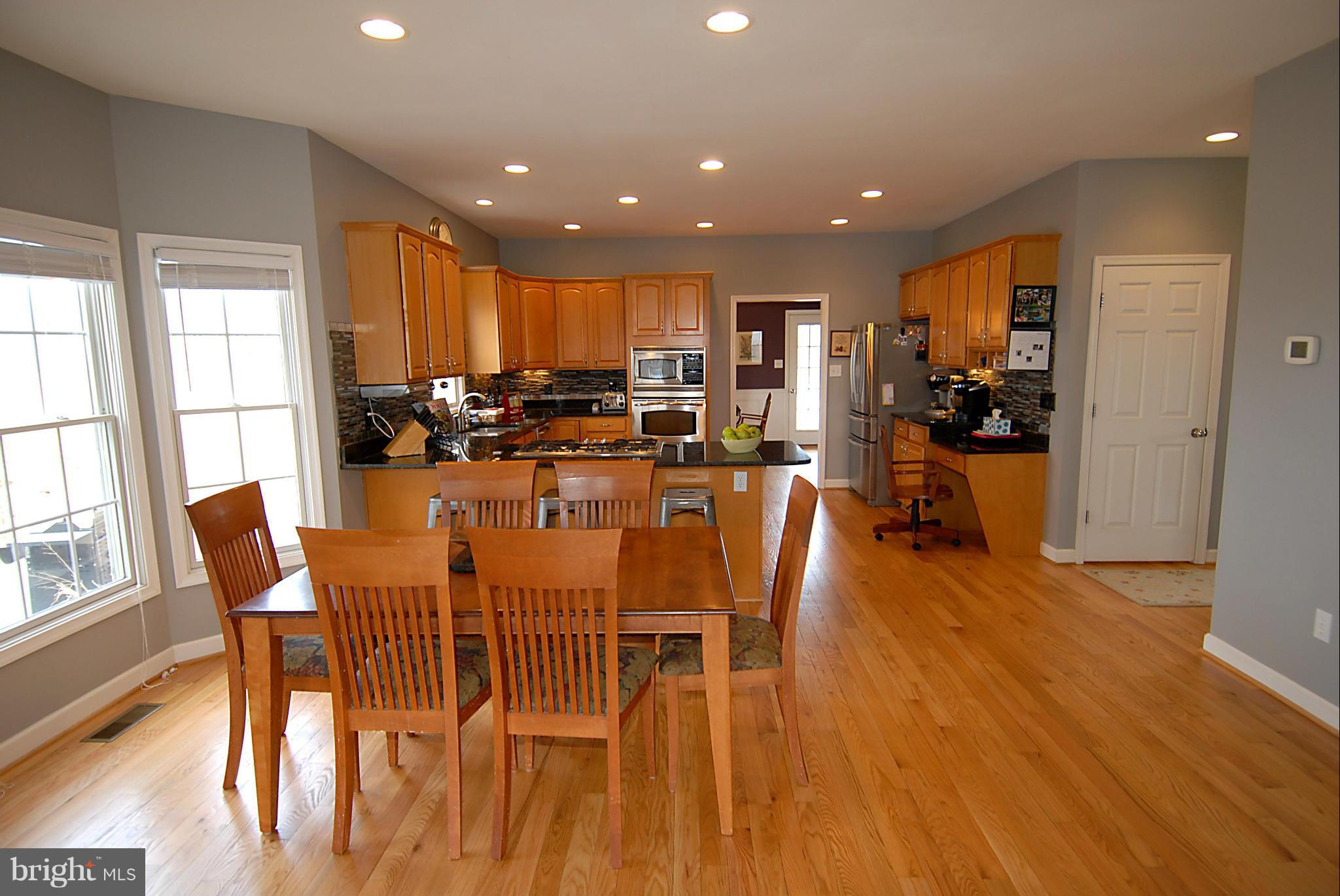 FREEZELAND MANOR - Residential