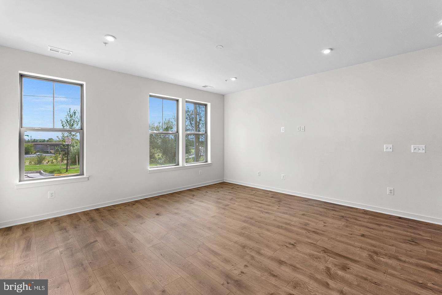 43841 VENETIAN SQUARE