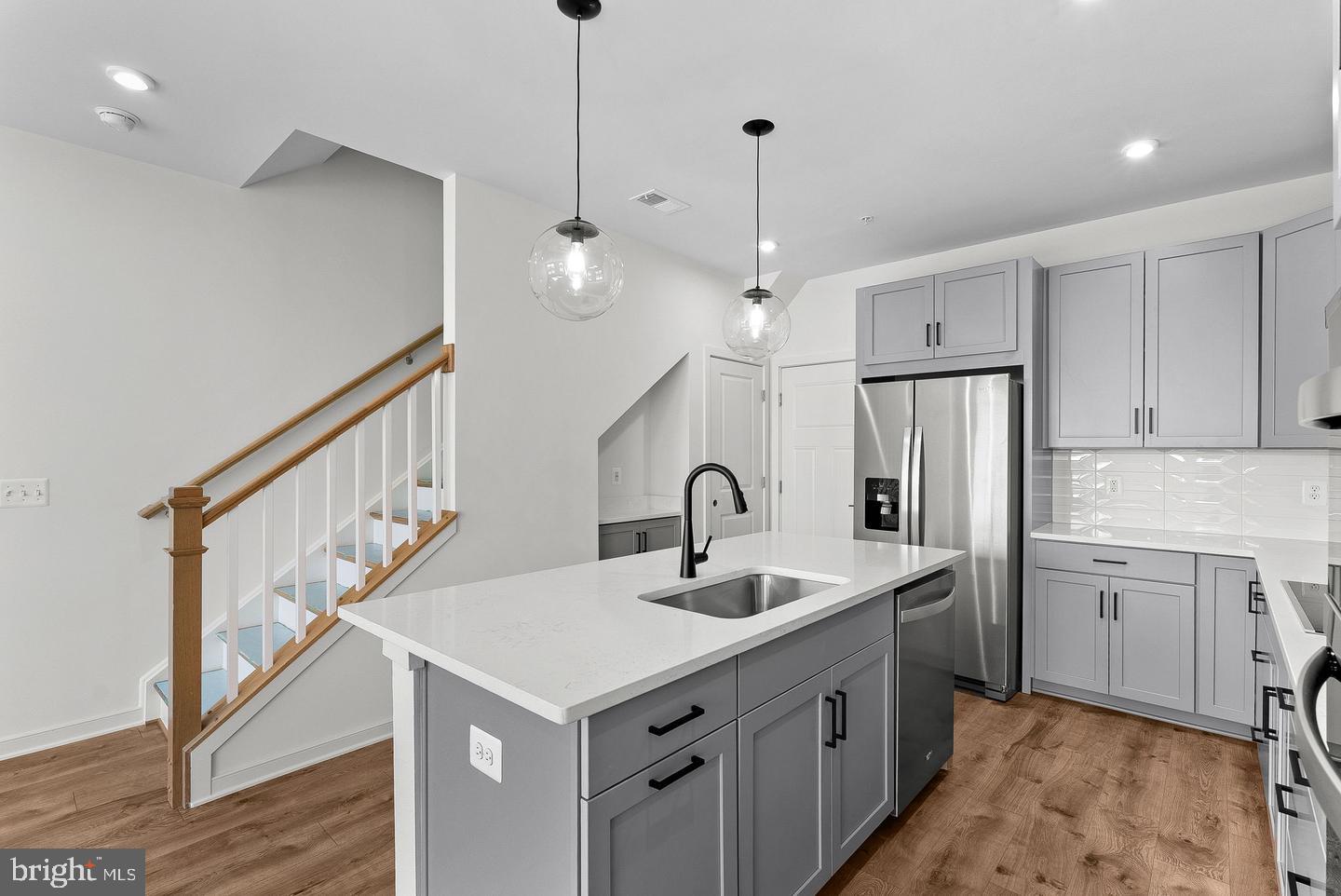 43841 VENETIAN SQUARE