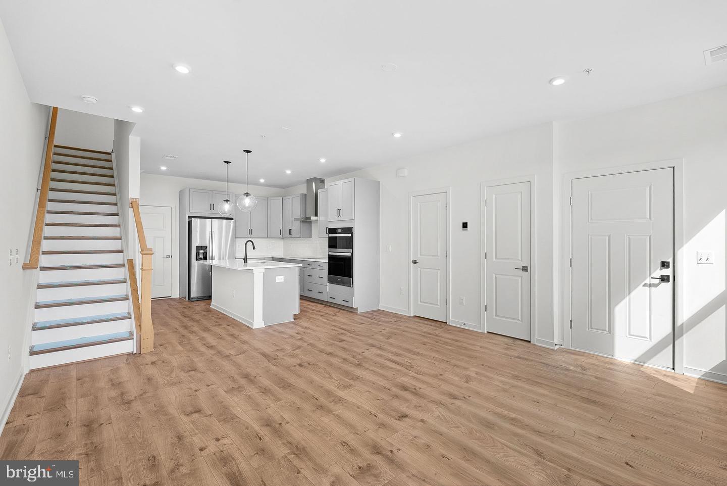 43841 VENETIAN SQUARE