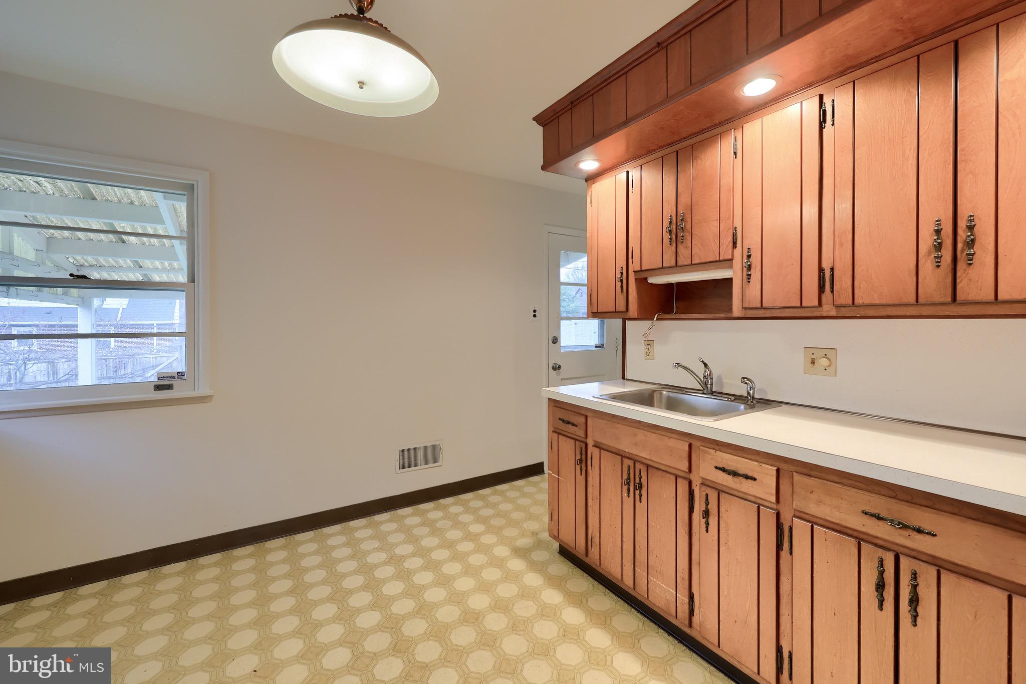 8TH WARD - Residential