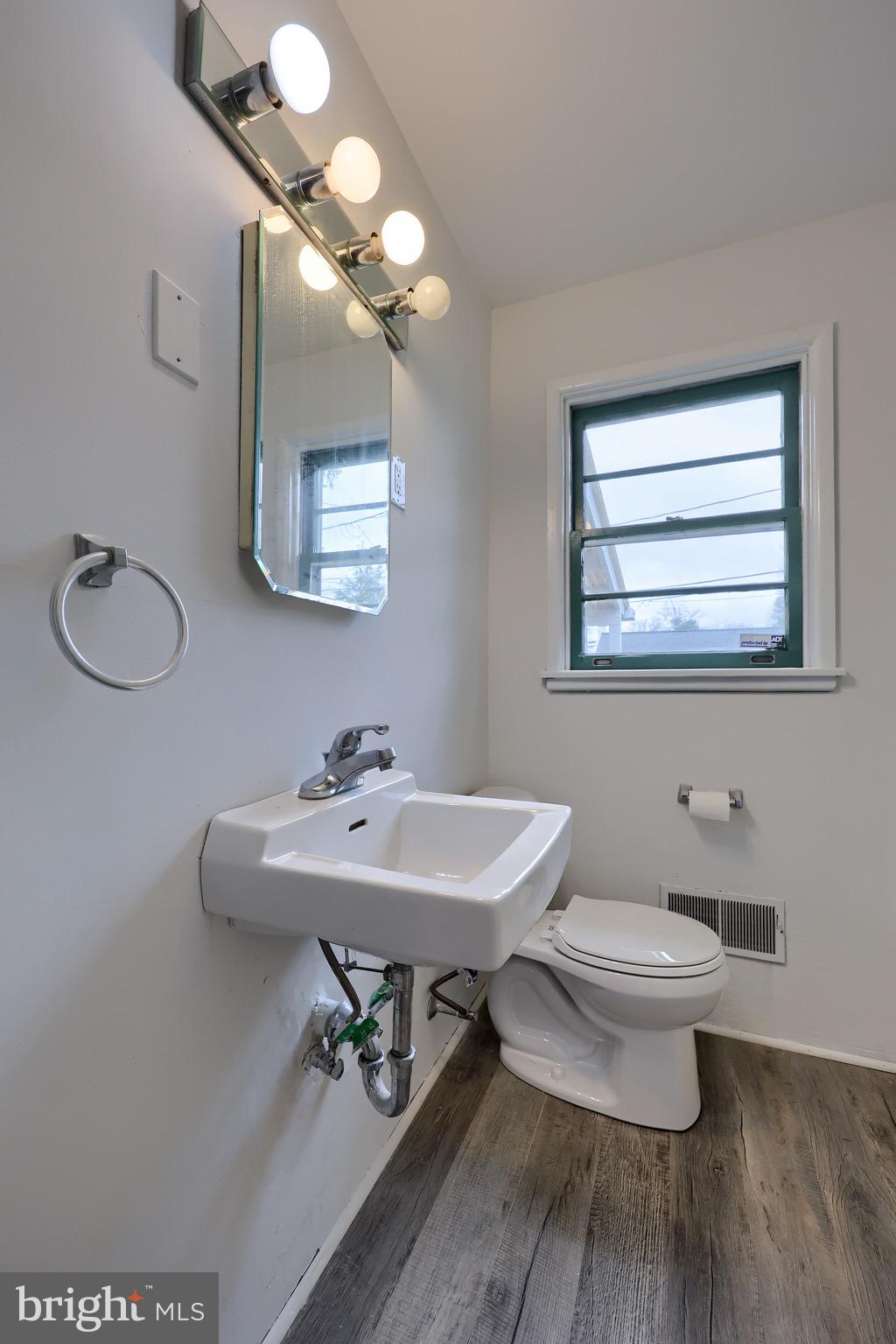 8TH WARD - Residential