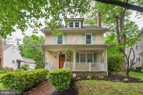 Photo of 320 W 3rd Street, MOORESTOWN, NJ 08057 (MLS # NJBL2112640)