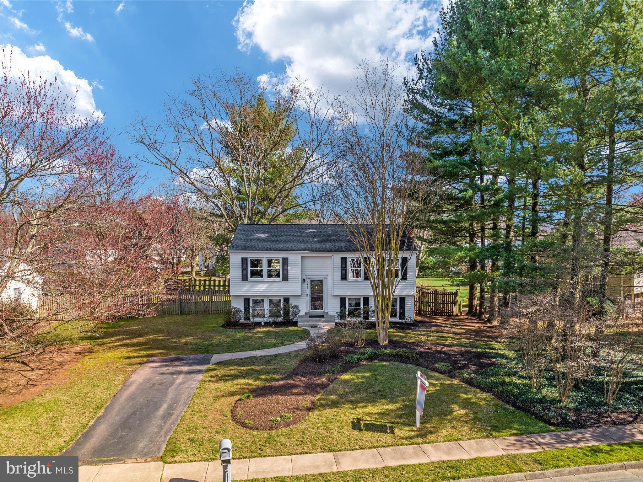 FOX MILL ESTATES - Residential