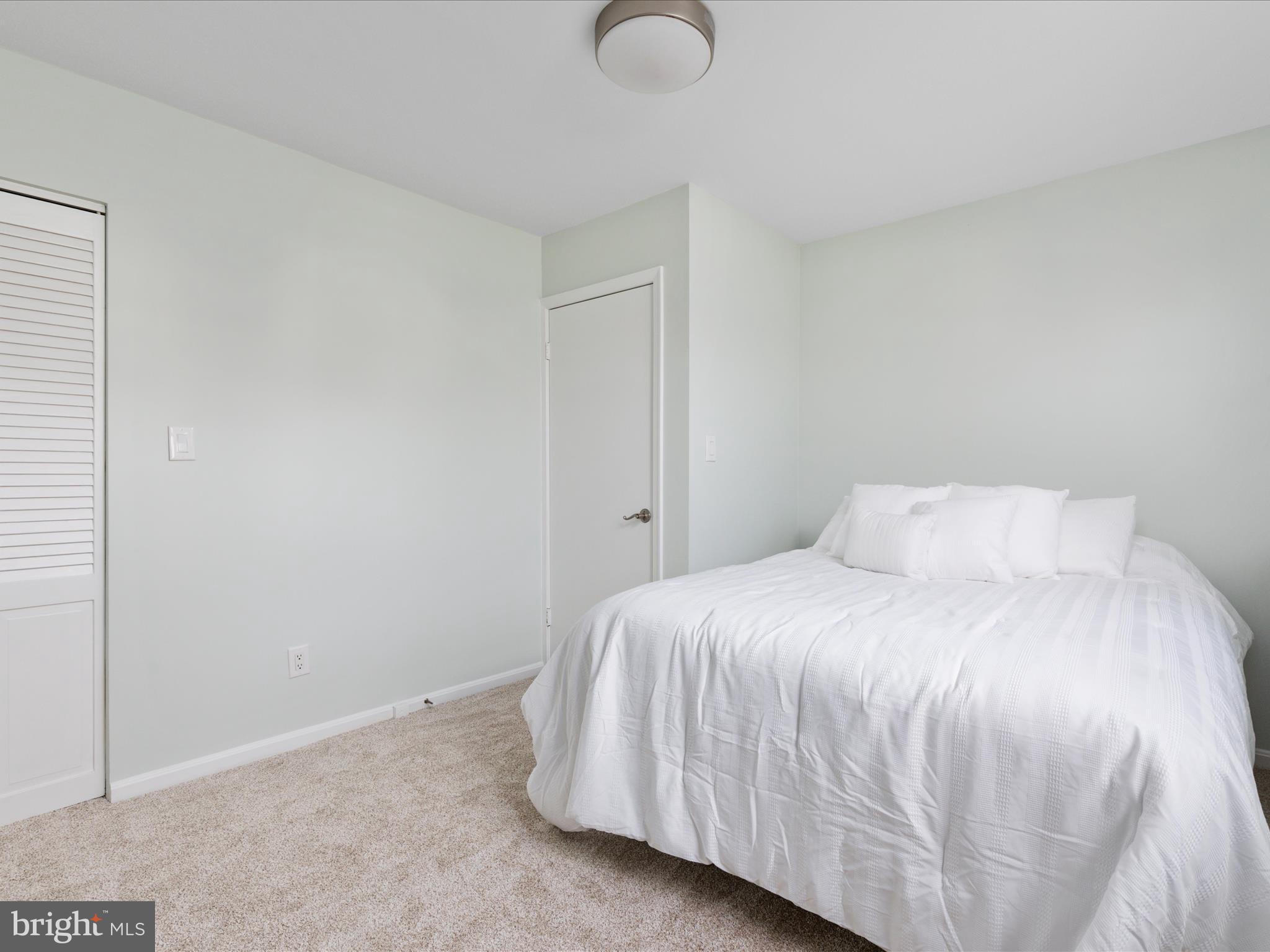 FOX MILL ESTATES - Residential