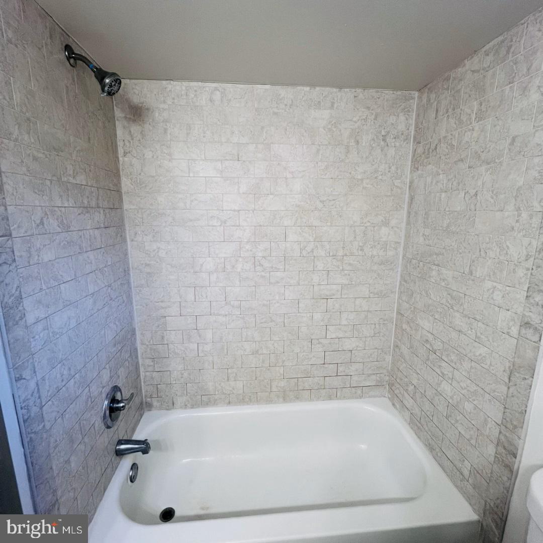 UNIVERSITY CITY - Residential Lease