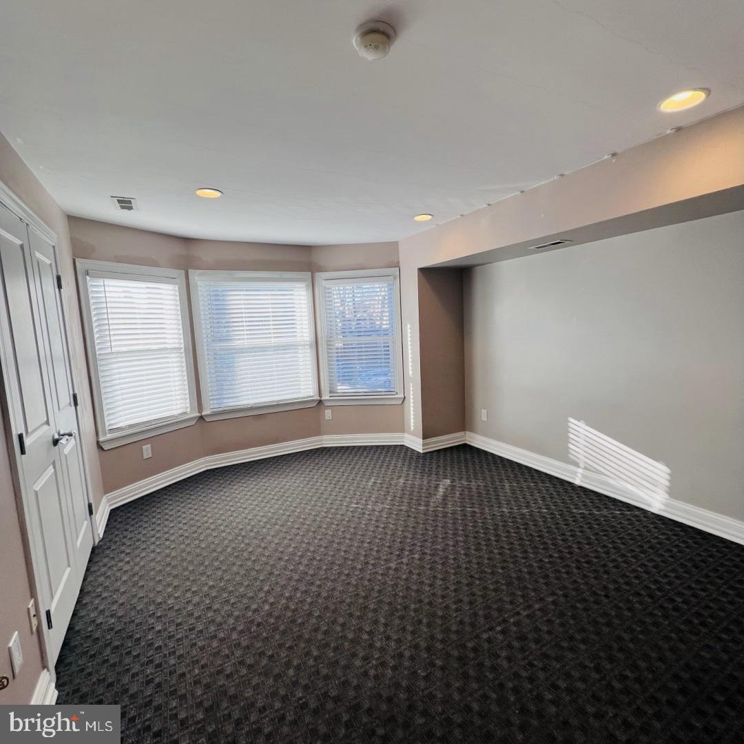 UNIVERSITY CITY - Residential Lease