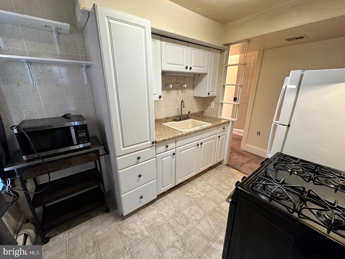 528 BURLINGTON AVENUE UNIT B