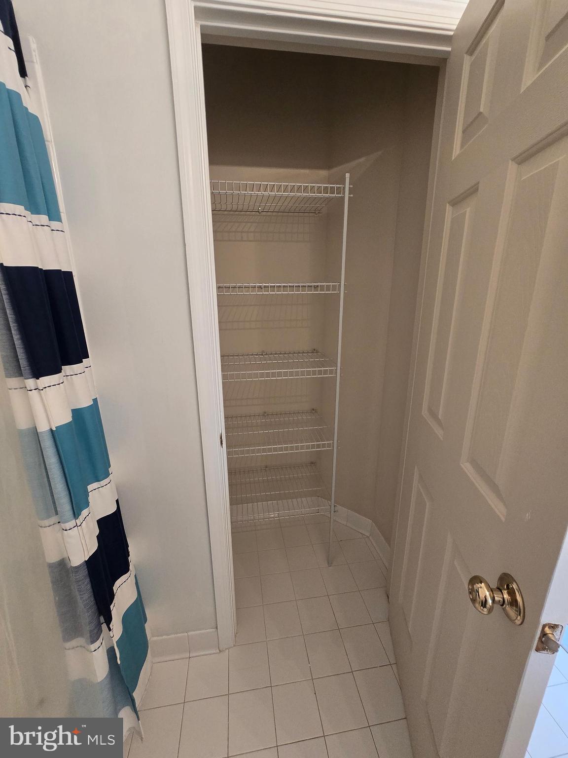 RETREAT AT FAIRWOOD TOWN - Residential Lease