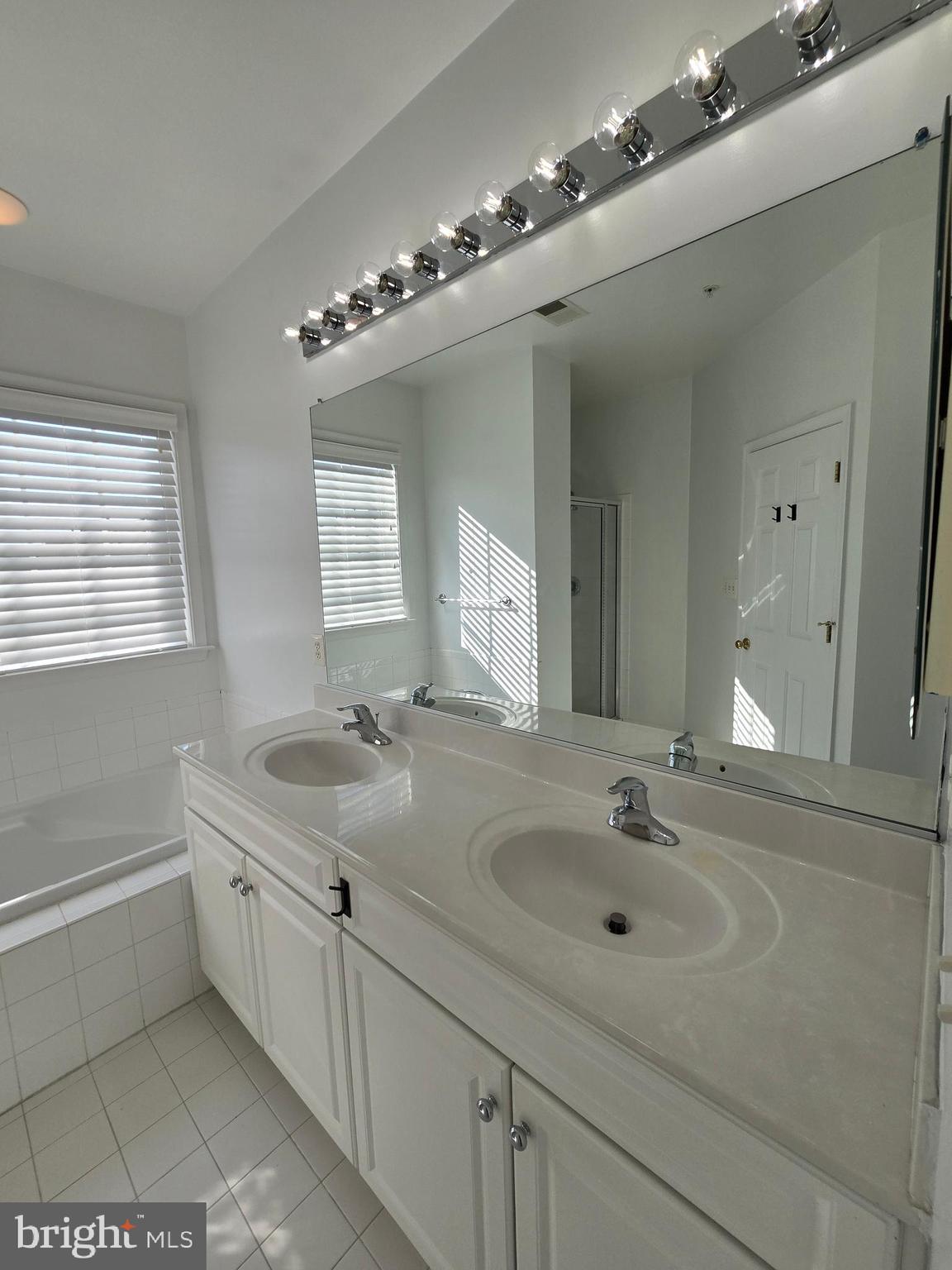 RETREAT AT FAIRWOOD TOWN - Residential Lease