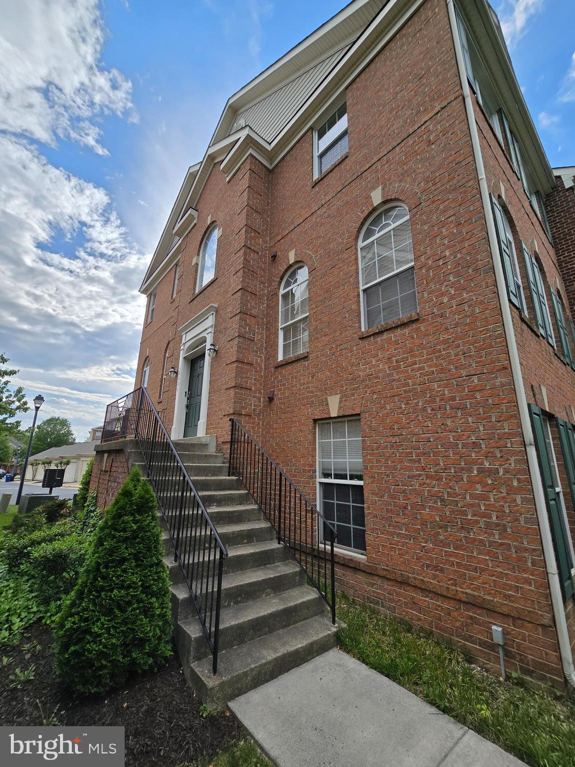 RETREAT AT FAIRWOOD TOWN - Residential Lease