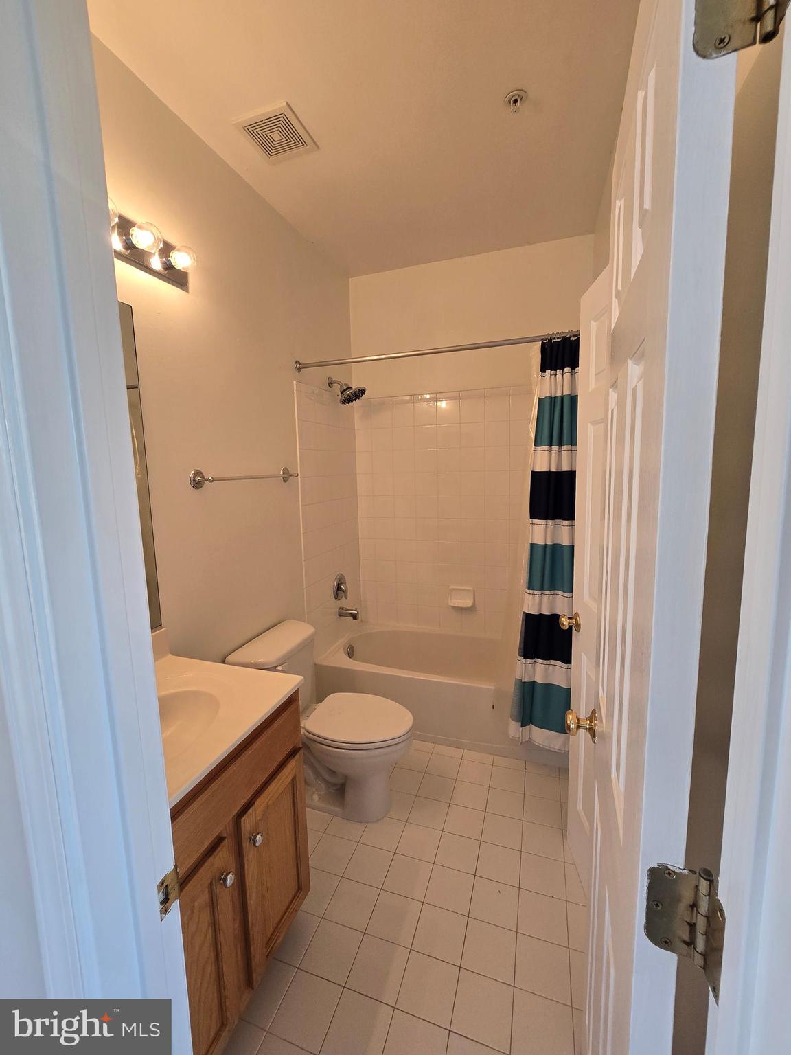 RETREAT AT FAIRWOOD TOWN - Residential Lease