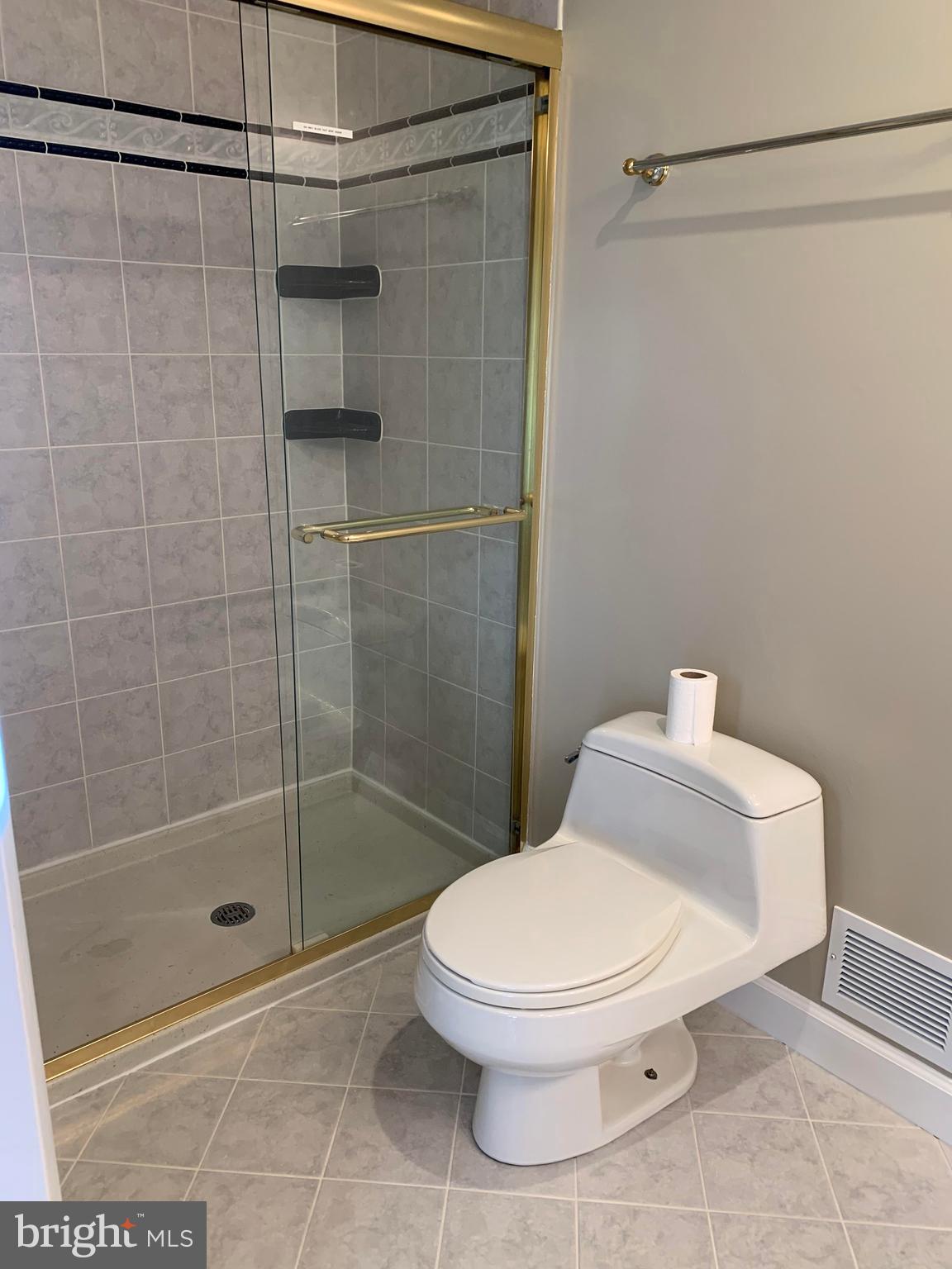 BEL PRE WOODS - Residential Lease