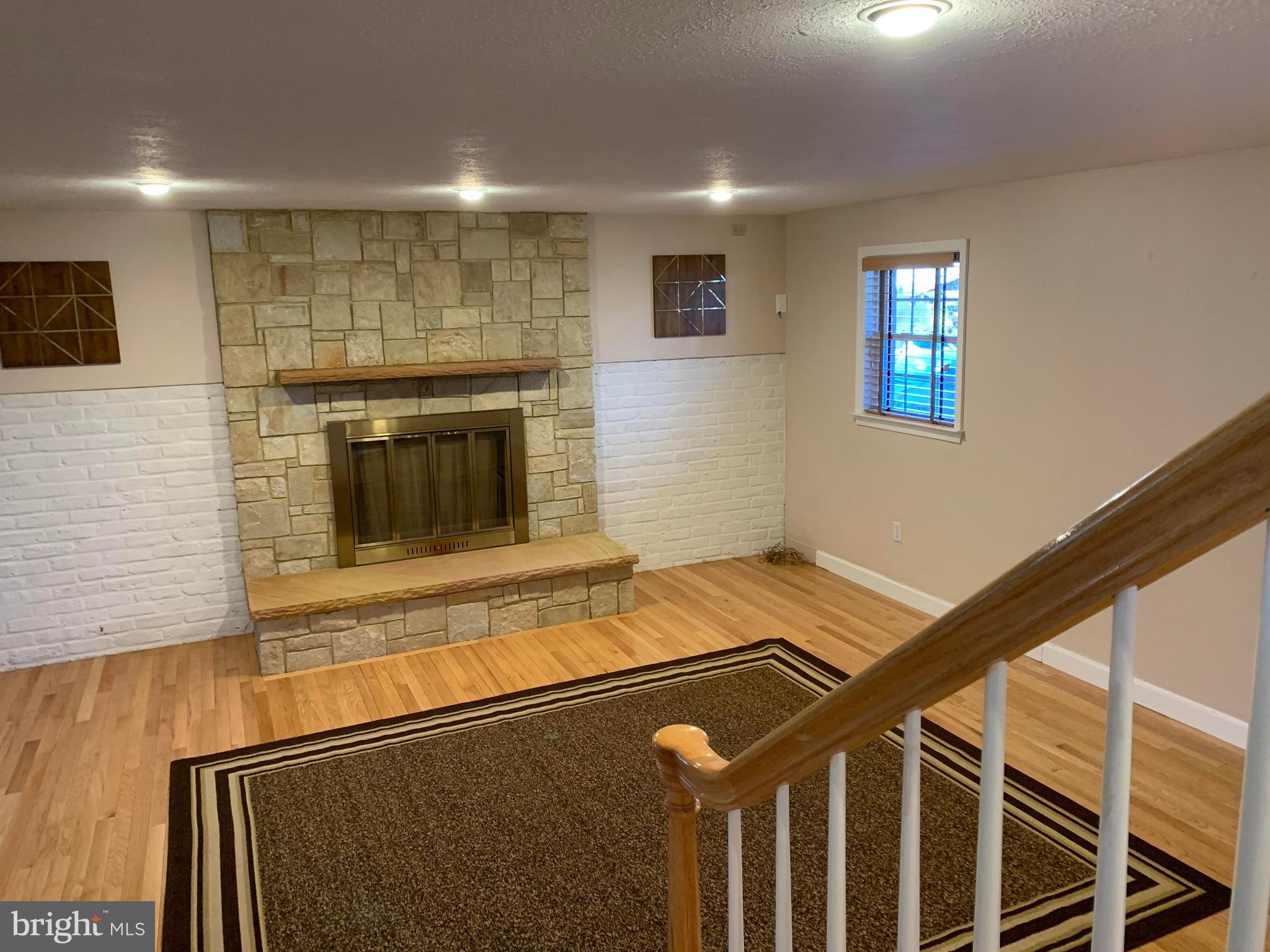 BEL PRE WOODS - Residential Lease