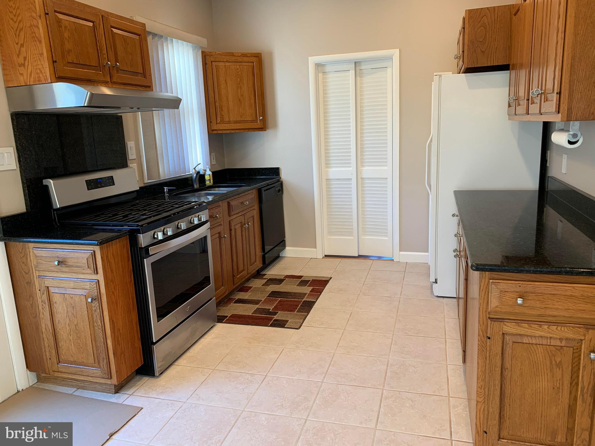 BEL PRE WOODS - Residential Lease