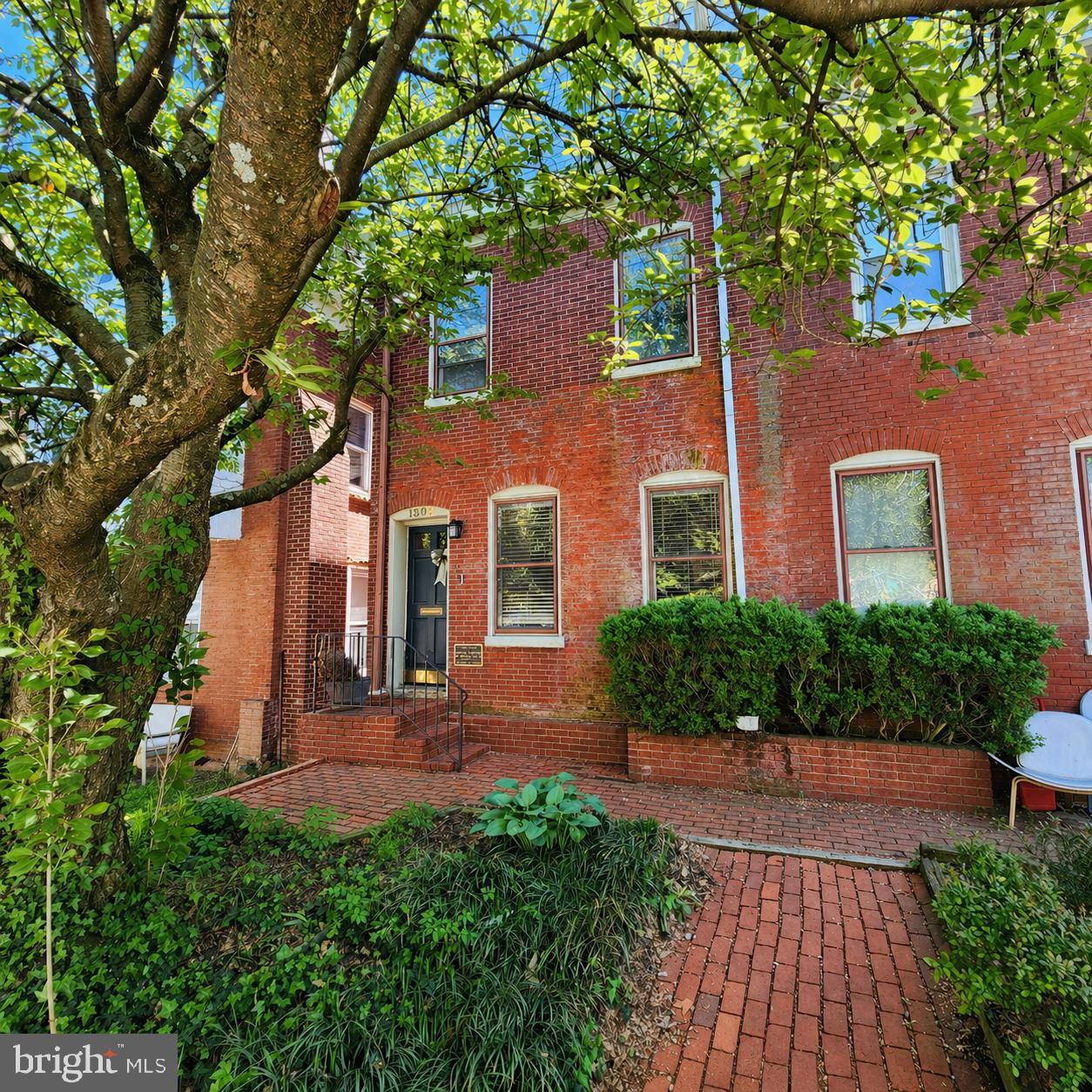 1302 W 7TH STREET