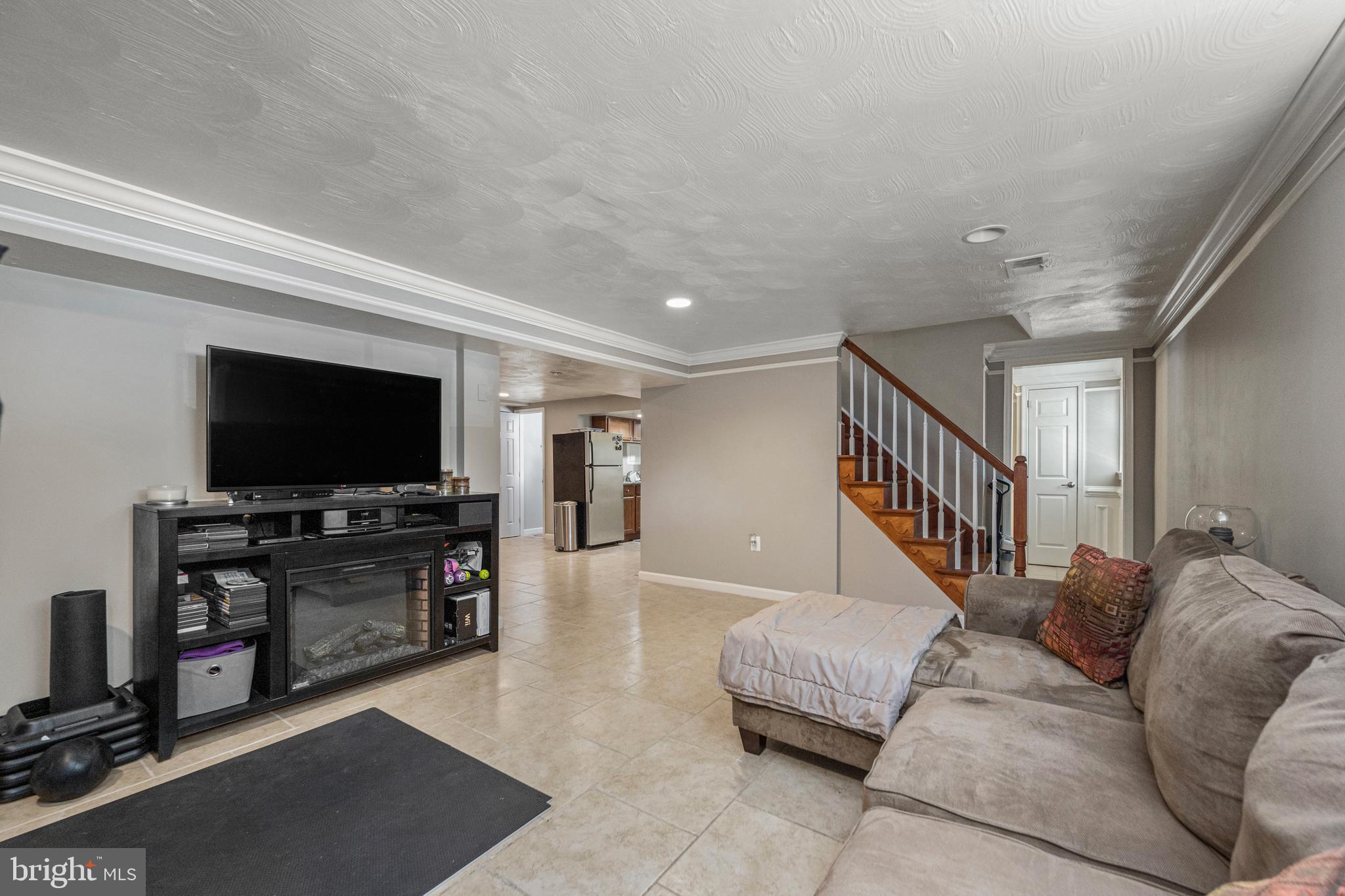 CRESTVIEW MANOR - Residential