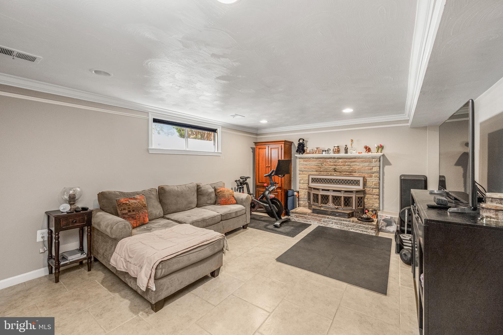 CRESTVIEW MANOR - Residential