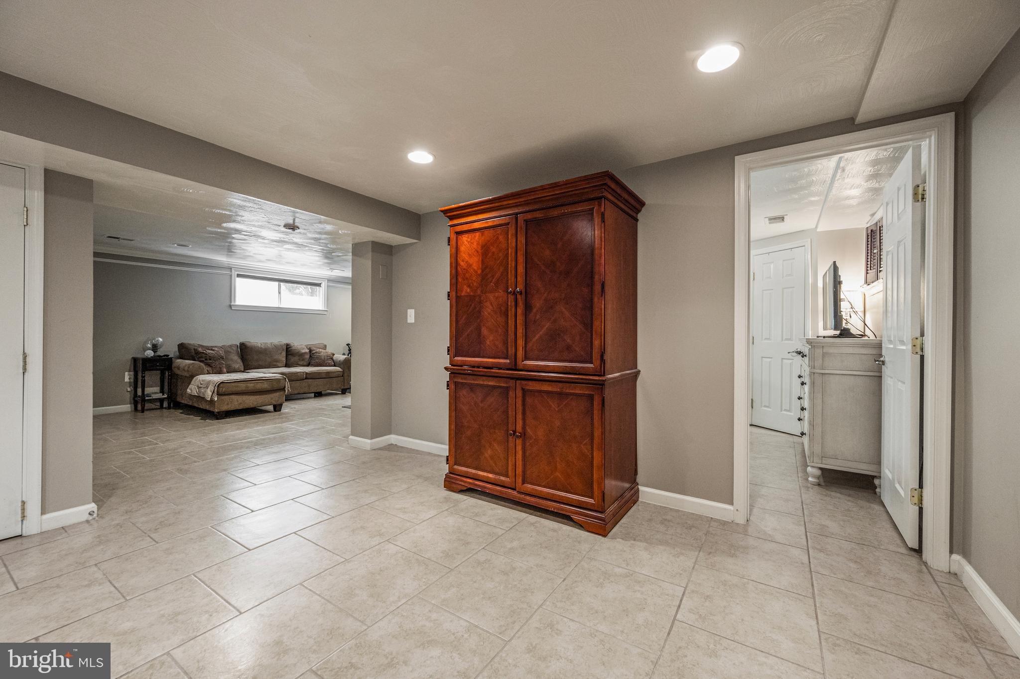 CRESTVIEW MANOR - Residential