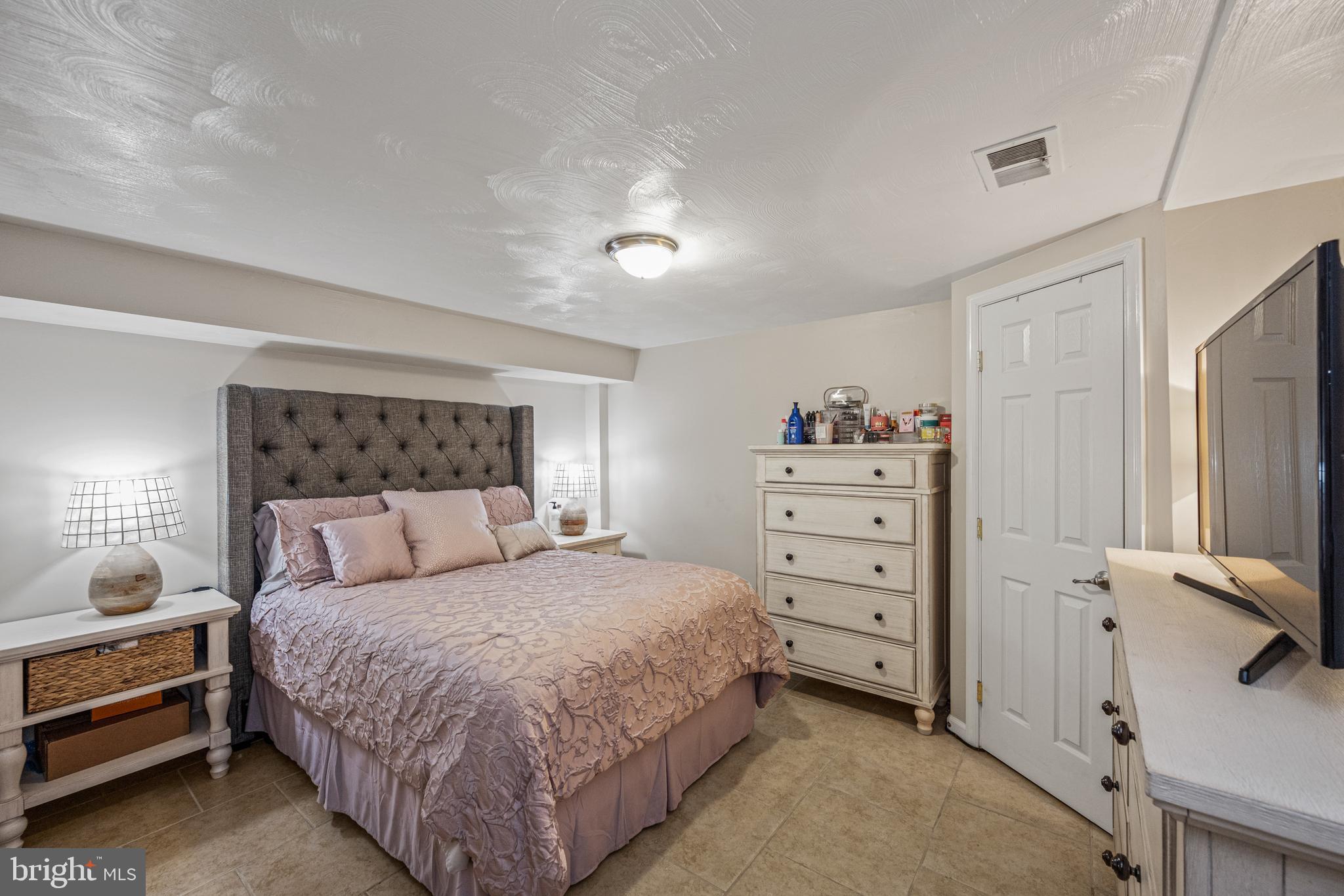 CRESTVIEW MANOR - Residential