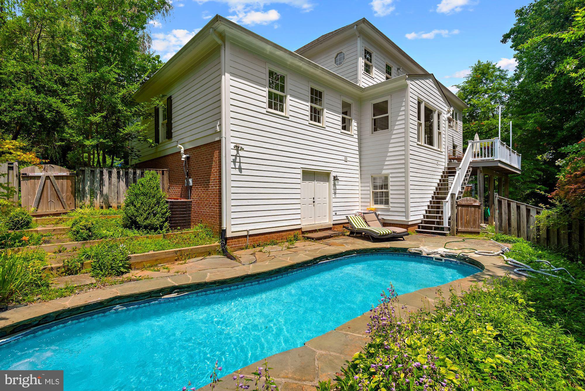 CARDEROCK SPRINGS - Residential