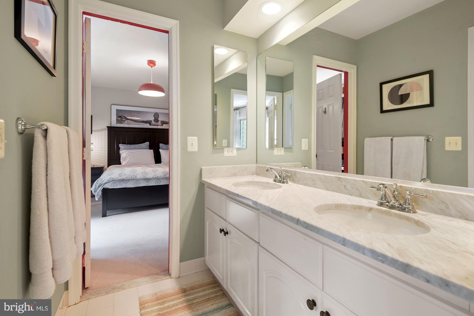 CARDEROCK SPRINGS - Residential