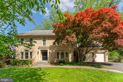 Photo of 1504 Night Shade Court, VIENNA, VA 22182 (MLS # VAFX2307370)