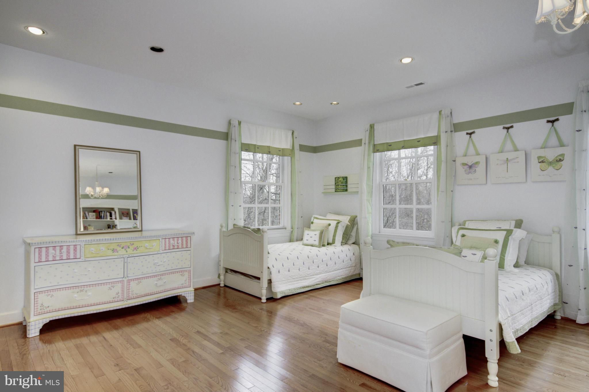 THE COURTS - Residential