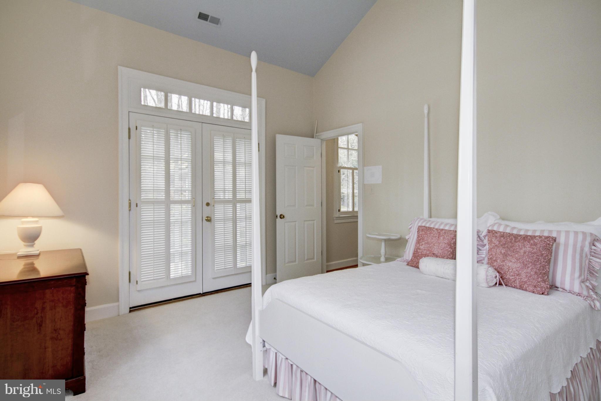 THE COURTS - Residential