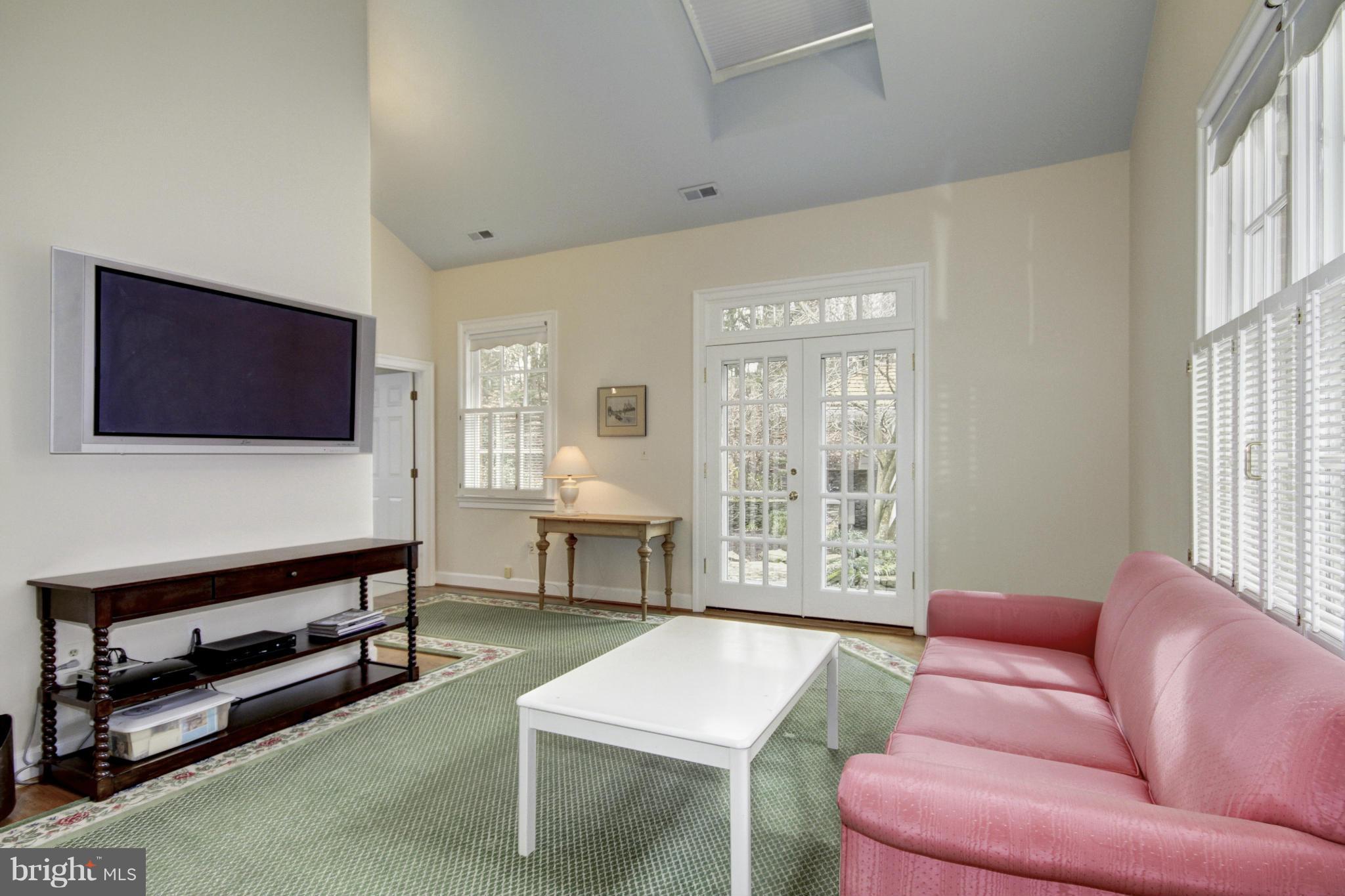 THE COURTS - Residential