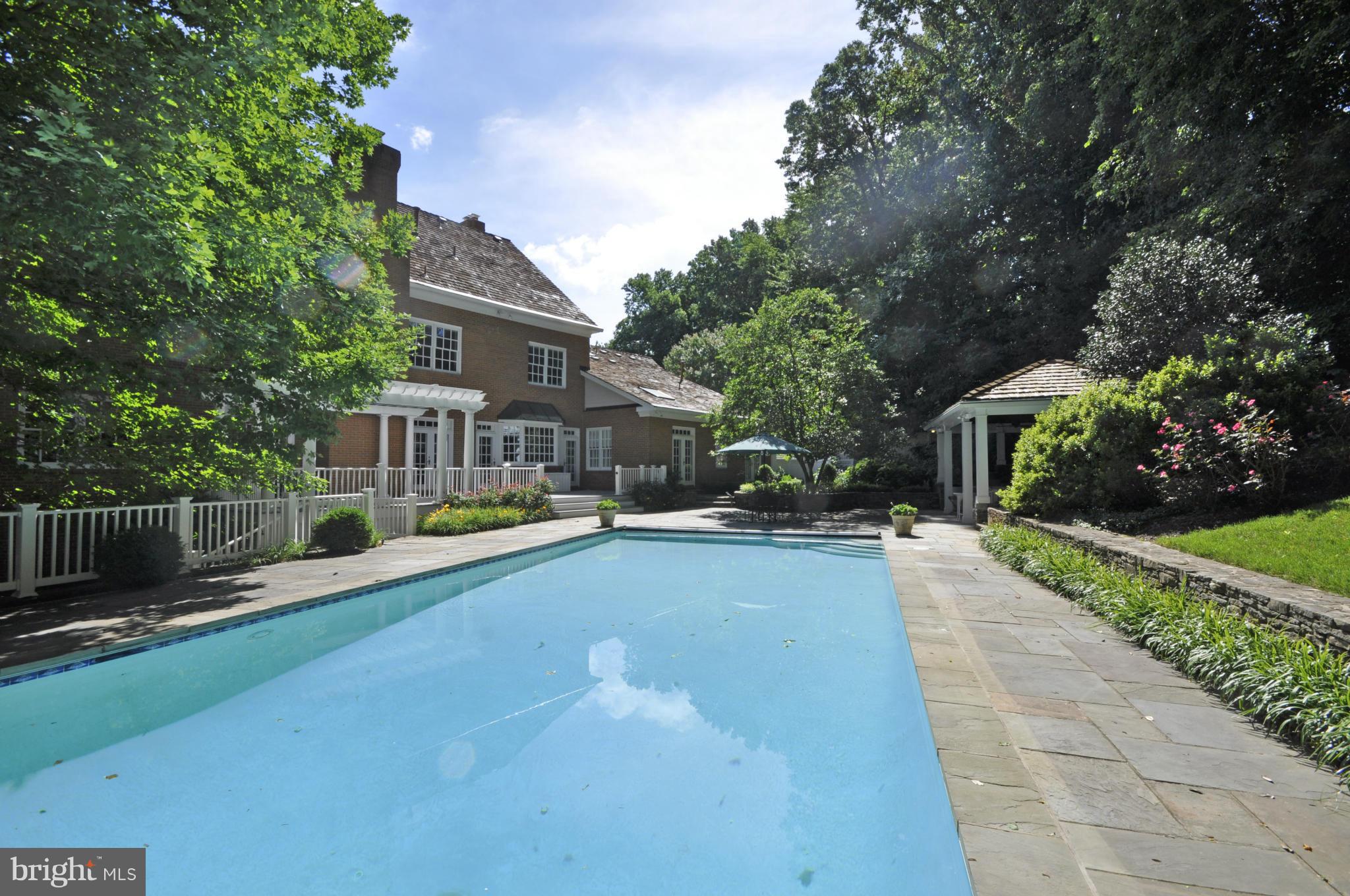 THE COURTS - Residential