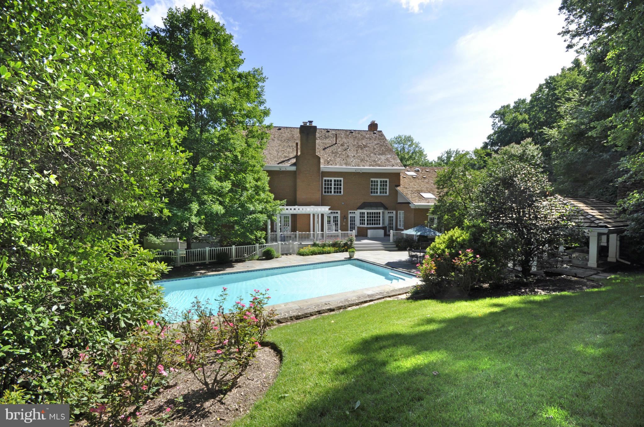 THE COURTS - Residential