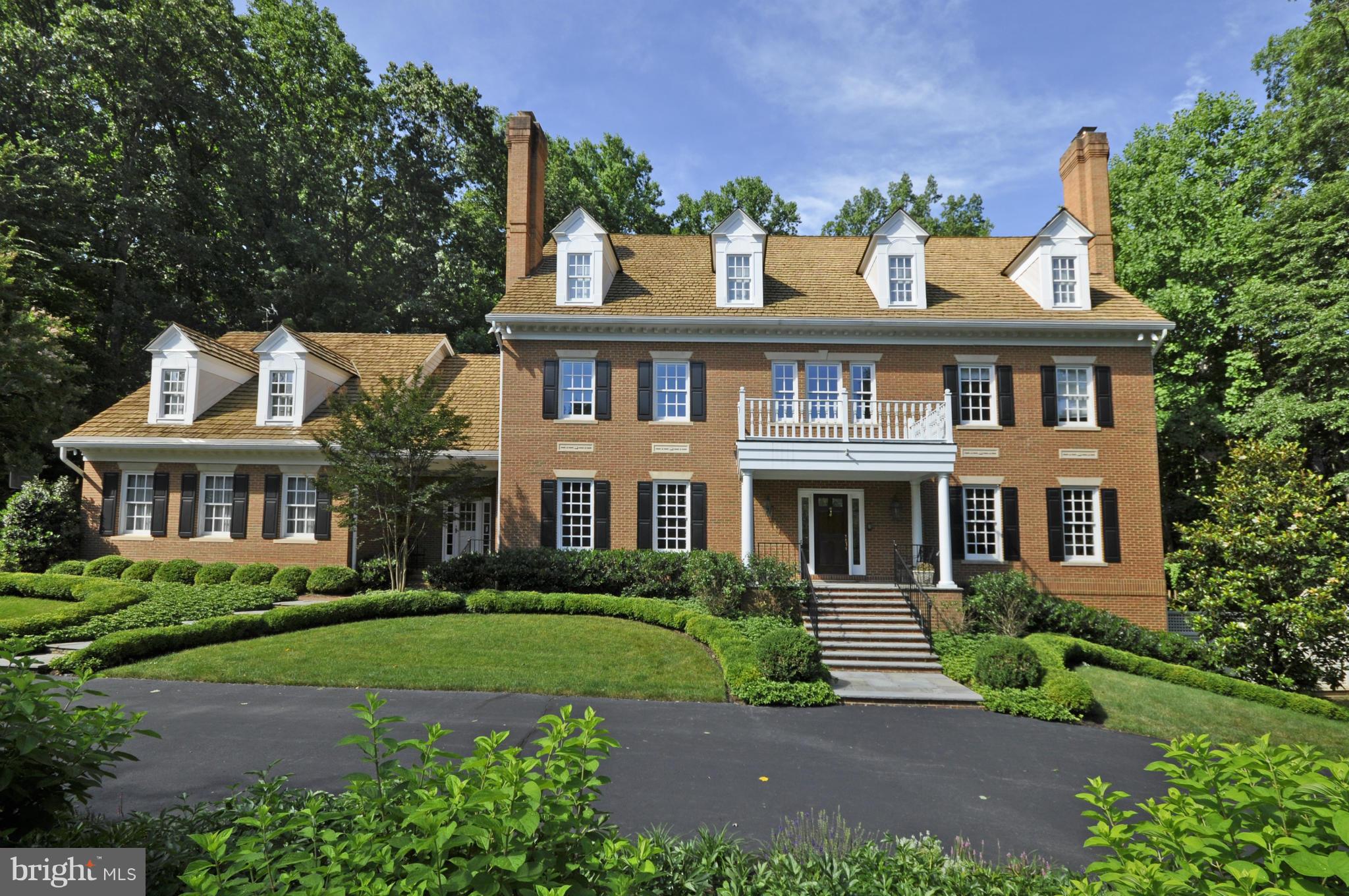 THE COURTS - Residential