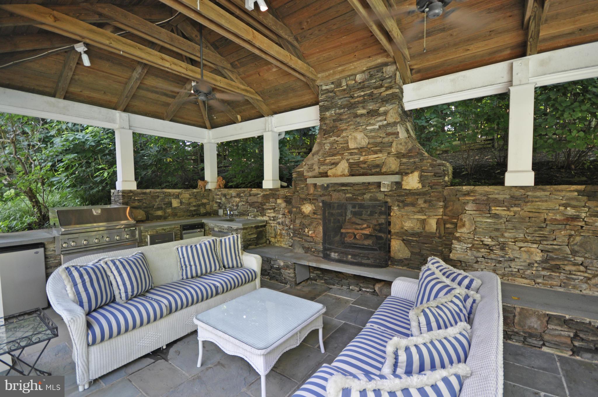 THE COURTS - Residential