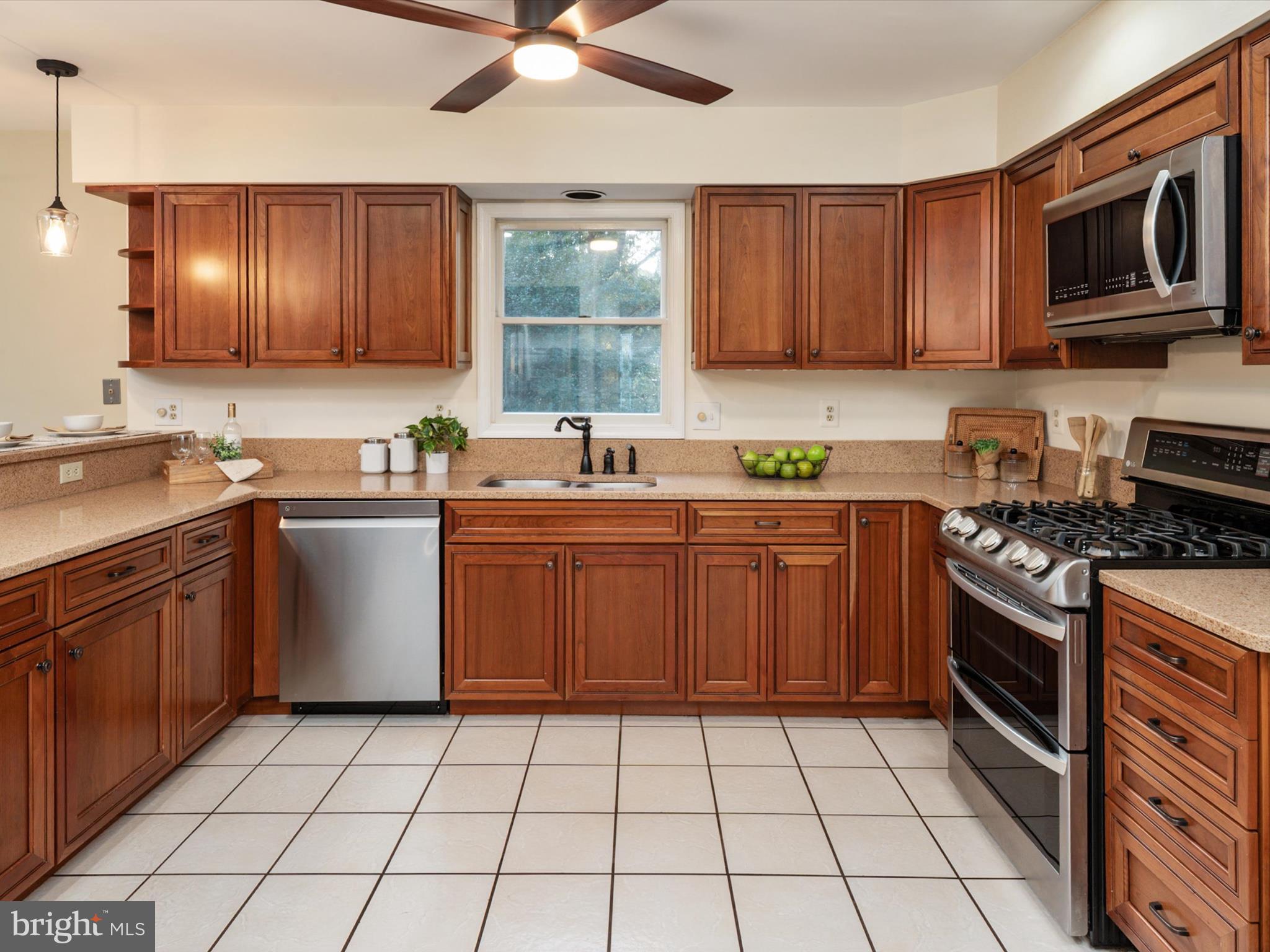 401 GREEN GROVE COURT