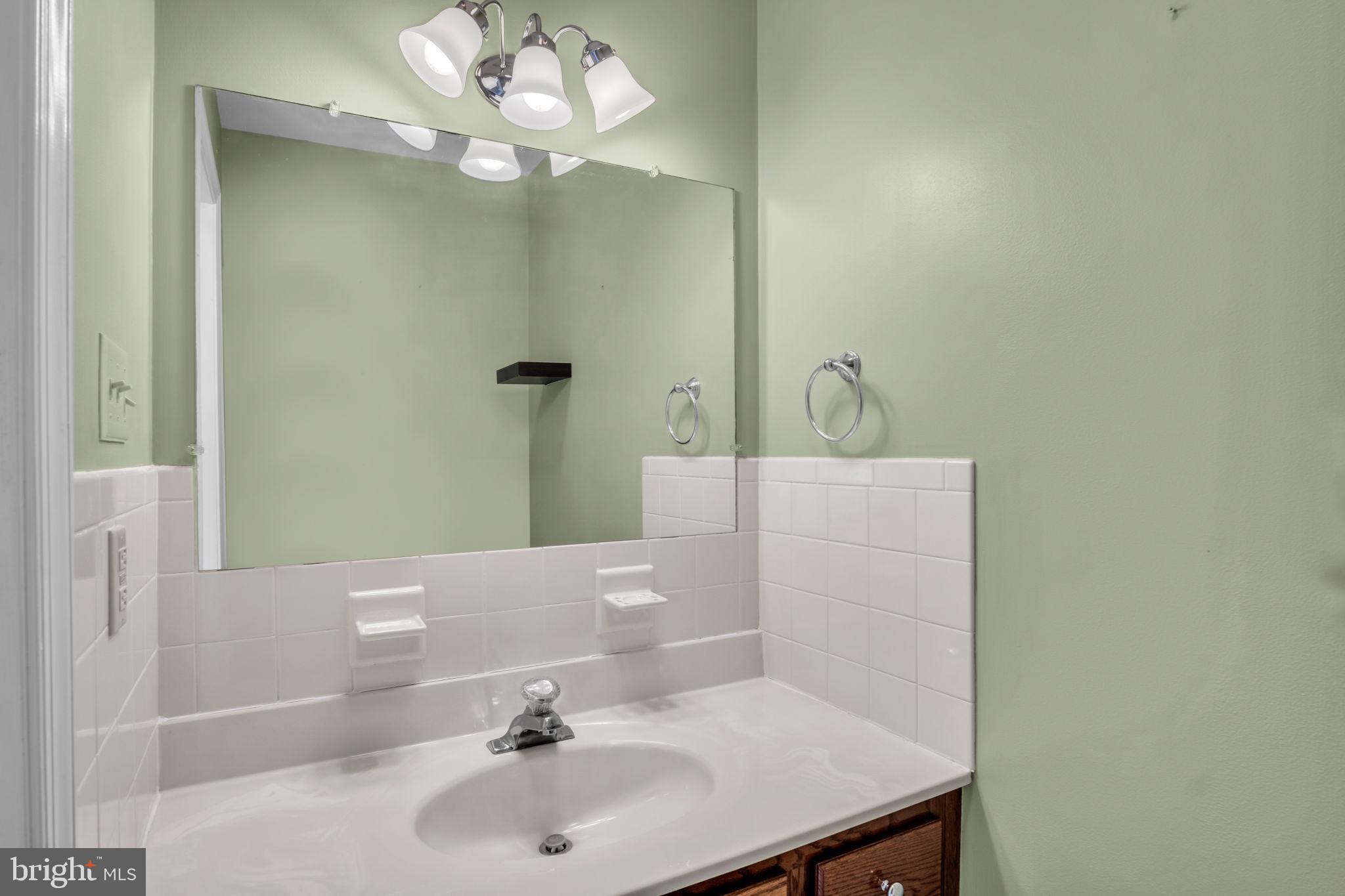 HALCYON HILLS - Residential