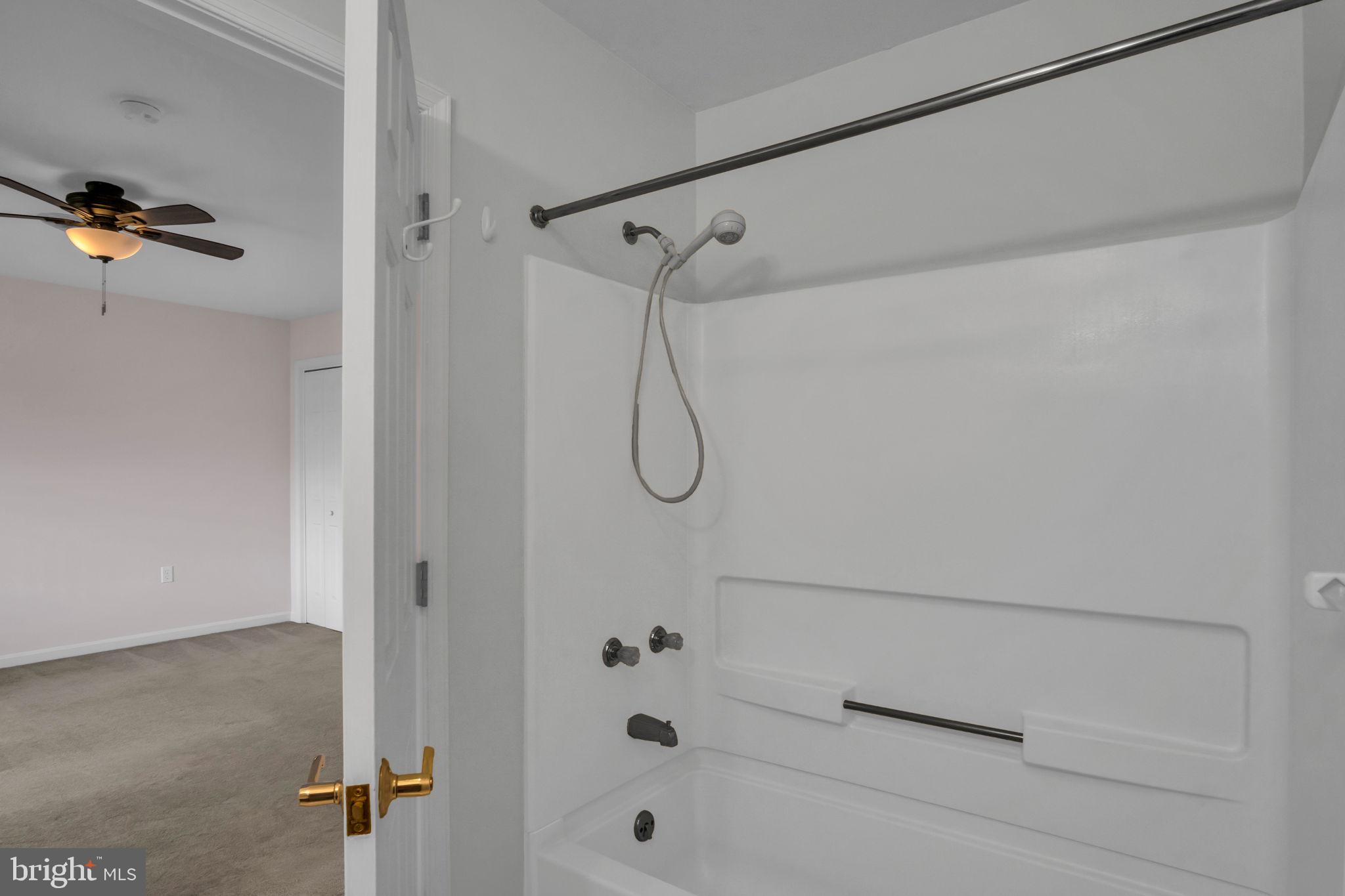 HALCYON HILLS - Residential