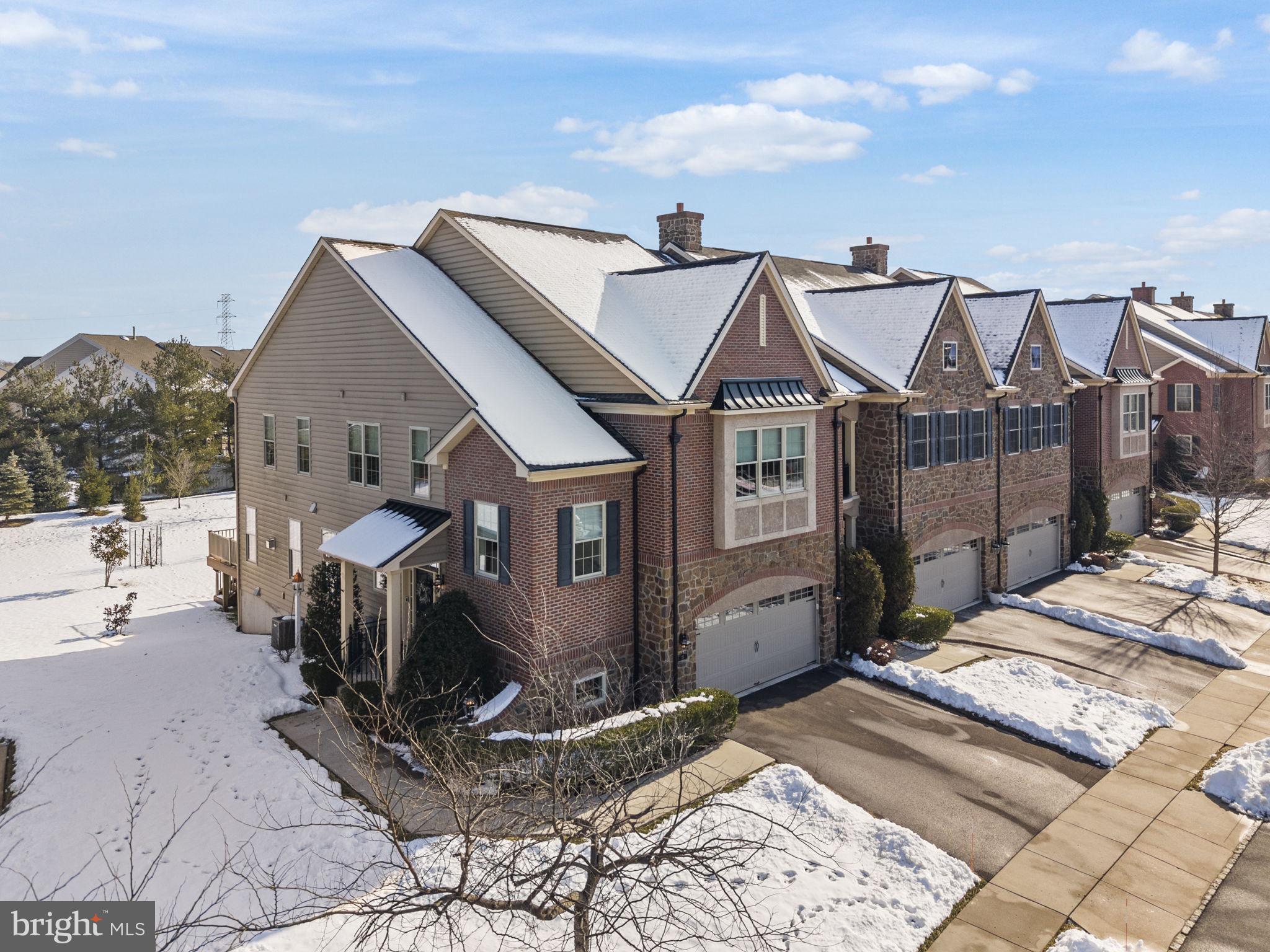 WALDEN SQUARE - Residential