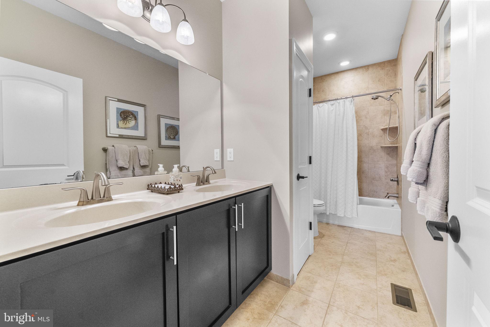 WALDEN SQUARE - Residential