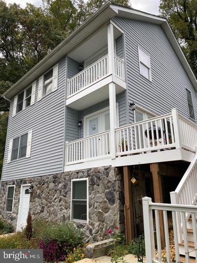 This lovely home located in Calvert Beach offers an open floor plan, vaulted ceilings, bay views, unique barn doors and a combination of modern and rustic charm.