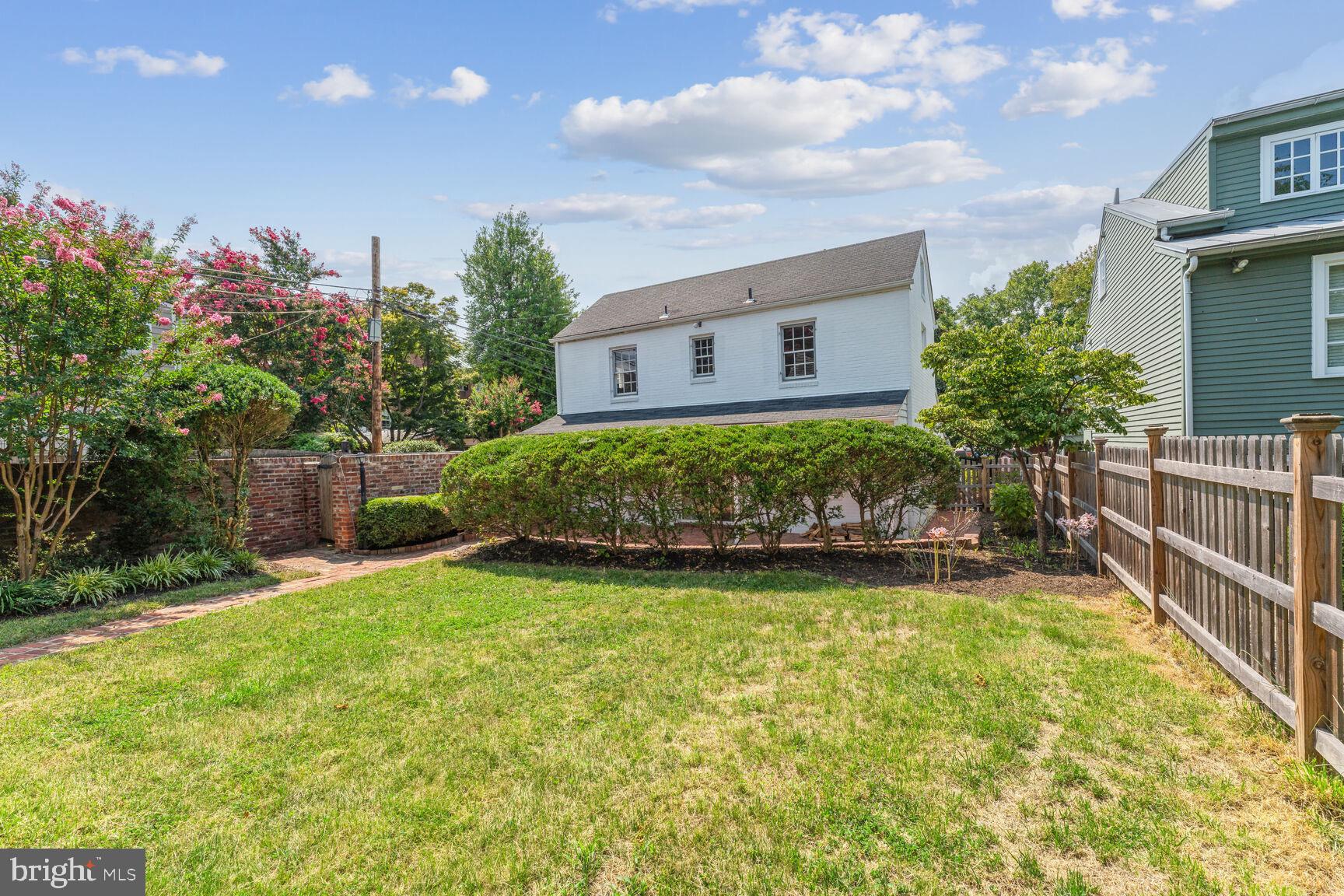 OLD TOWN ALEXANDRIA - Residential