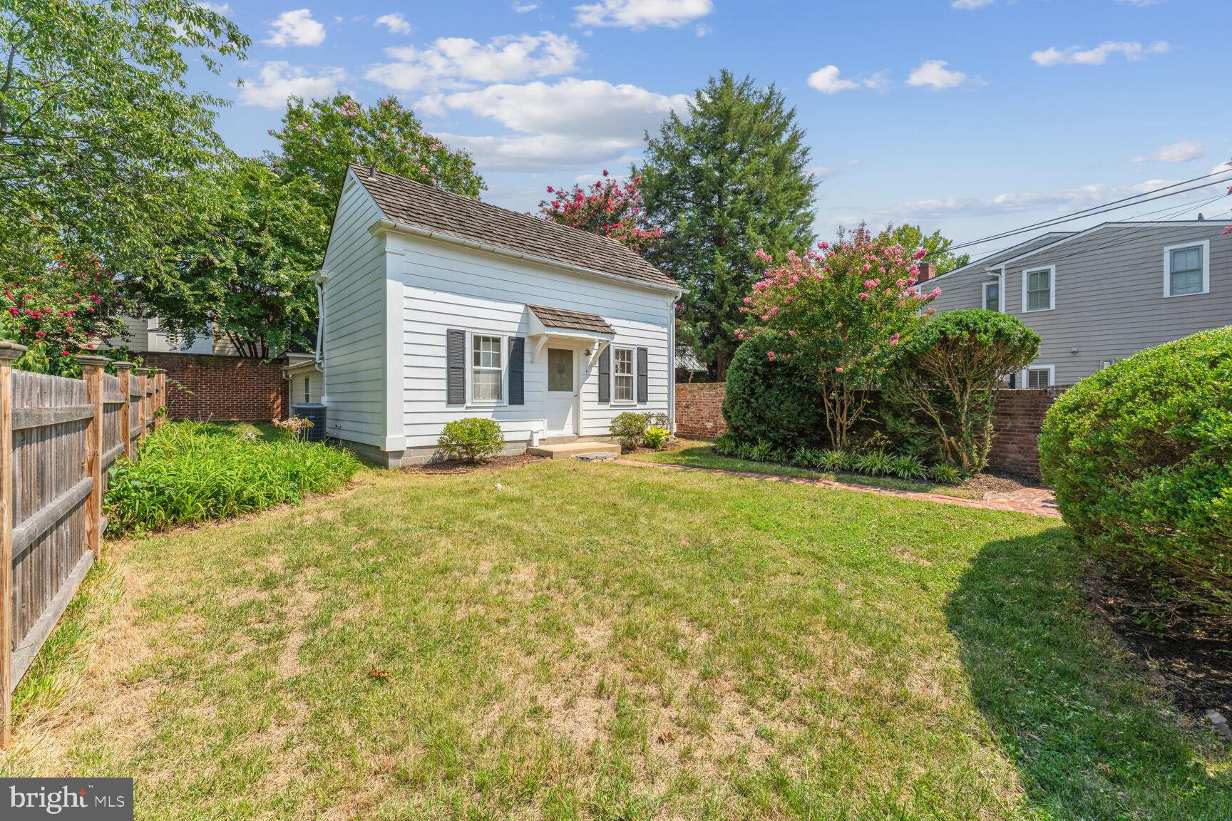 OLD TOWN ALEXANDRIA - Residential