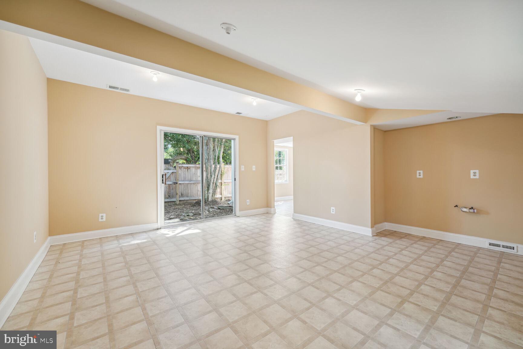 OLD TOWN ALEXANDRIA - Residential