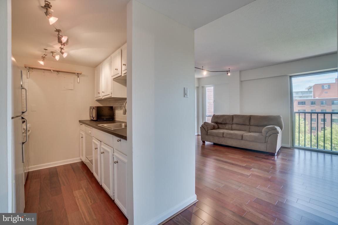 HORIZON HOUSE - Residential Lease