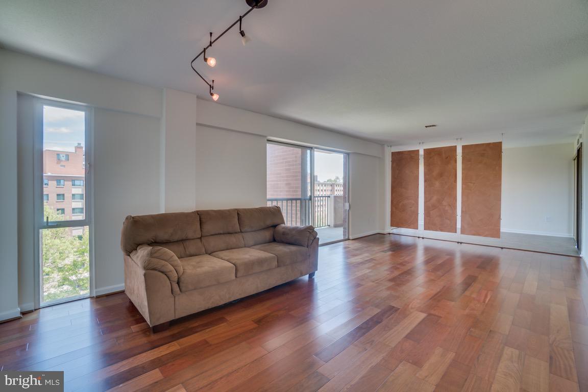 HORIZON HOUSE - Residential Lease