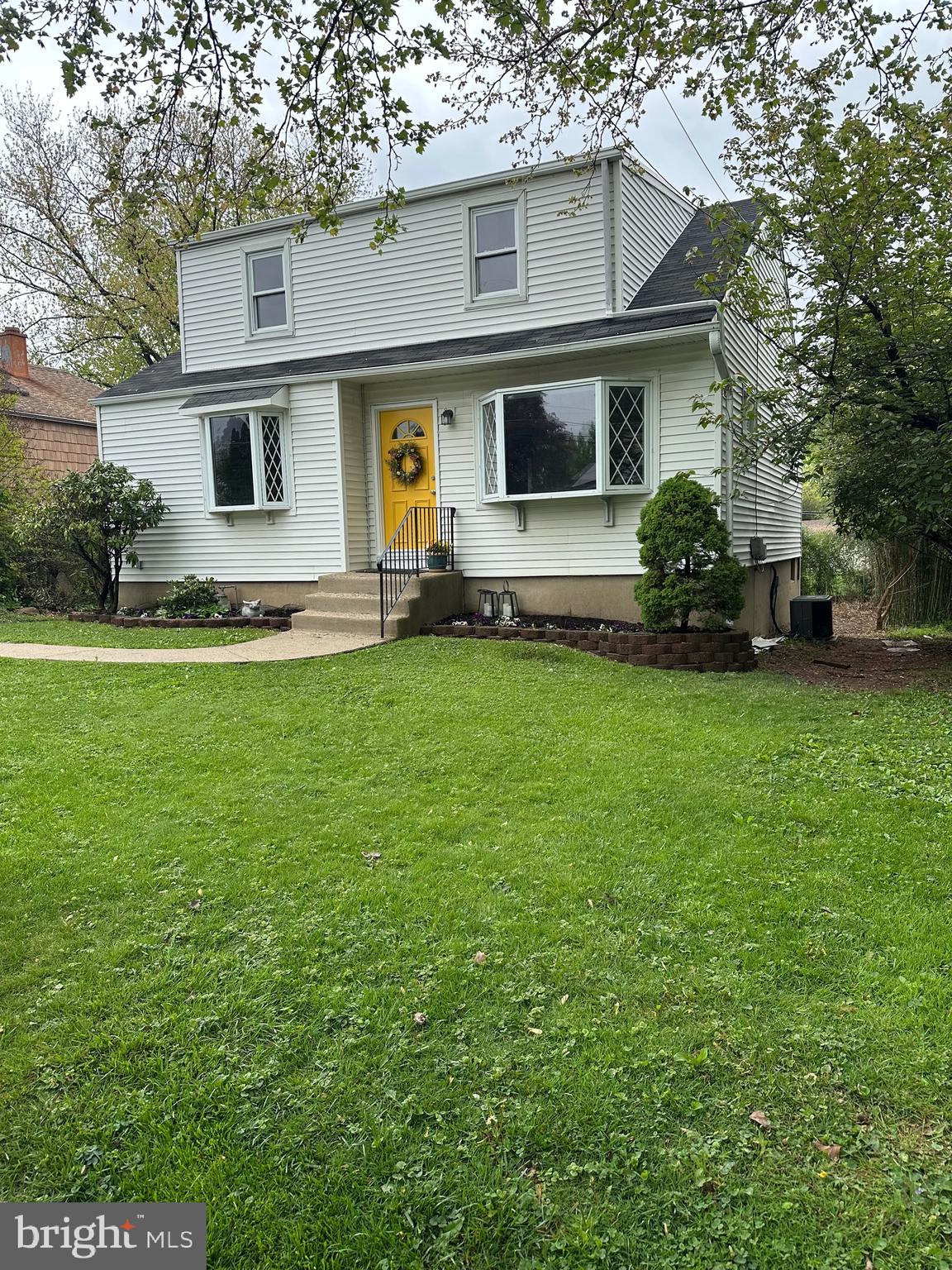 VILLAGE GREEN - Residential