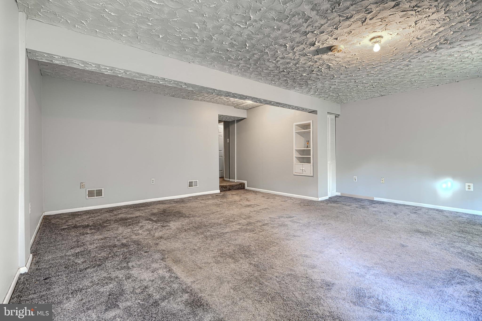 VILLAGE OF THOMAS RUN - Residential